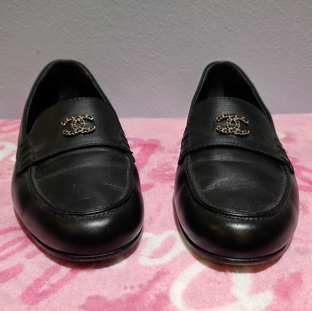 Chanel Women's Black Leather Loafer With CC Gold Accent, Size 38 - Picture 3 of 10
